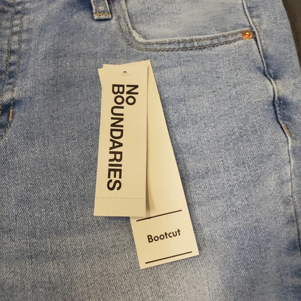No Boundaries Bootcut Jeans Womens 10 Light Wash Heart Embroidered‎ Denim